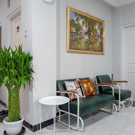 Reddoorz Near Jalan Adi Sucipto Solo Hotel Exterior foto