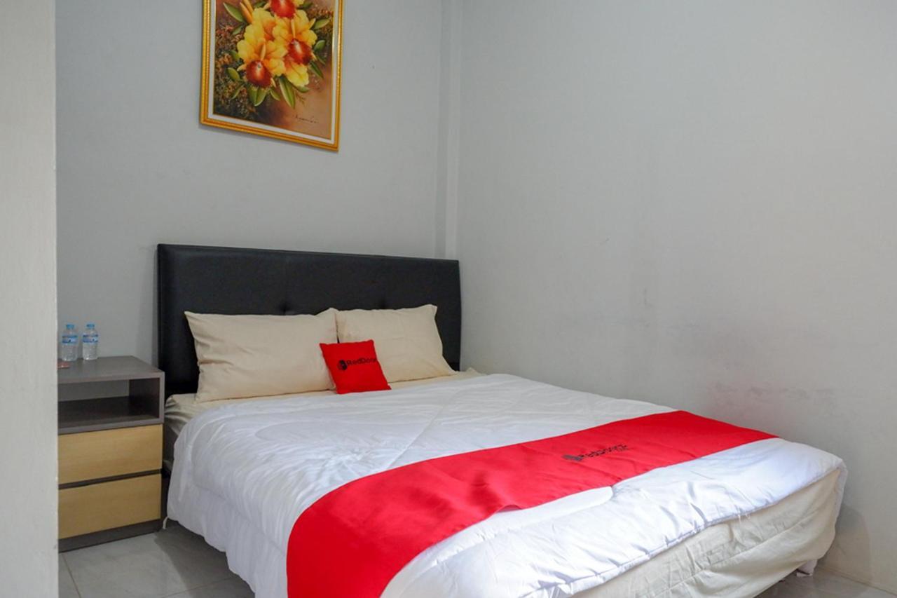 Reddoorz Near Jalan Adi Sucipto Solo Hotel Exterior foto