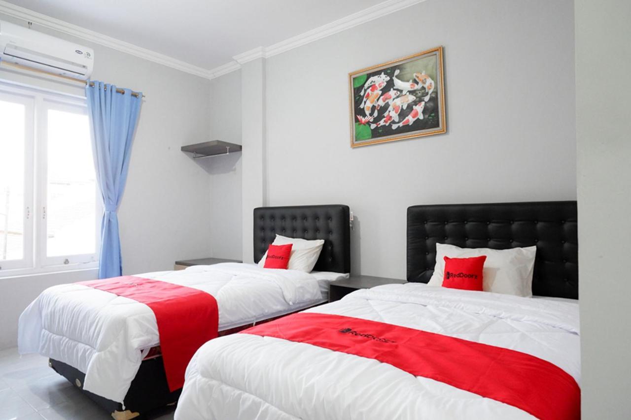Reddoorz Near Jalan Adi Sucipto Solo Hotel Exterior foto