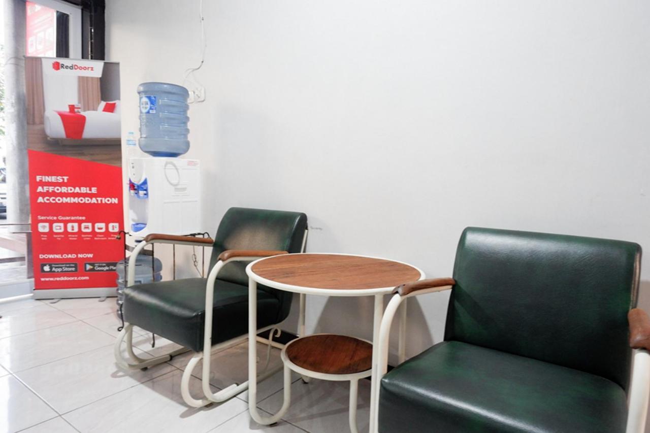 Reddoorz Near Jalan Adi Sucipto Solo Hotel Exterior foto