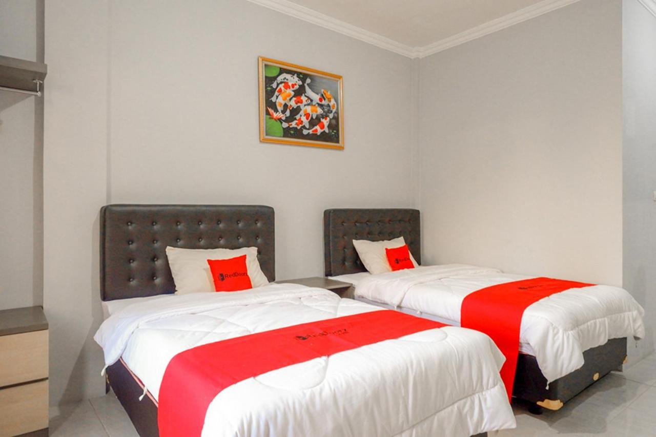 Reddoorz Near Jalan Adi Sucipto Solo Hotel Exterior foto
