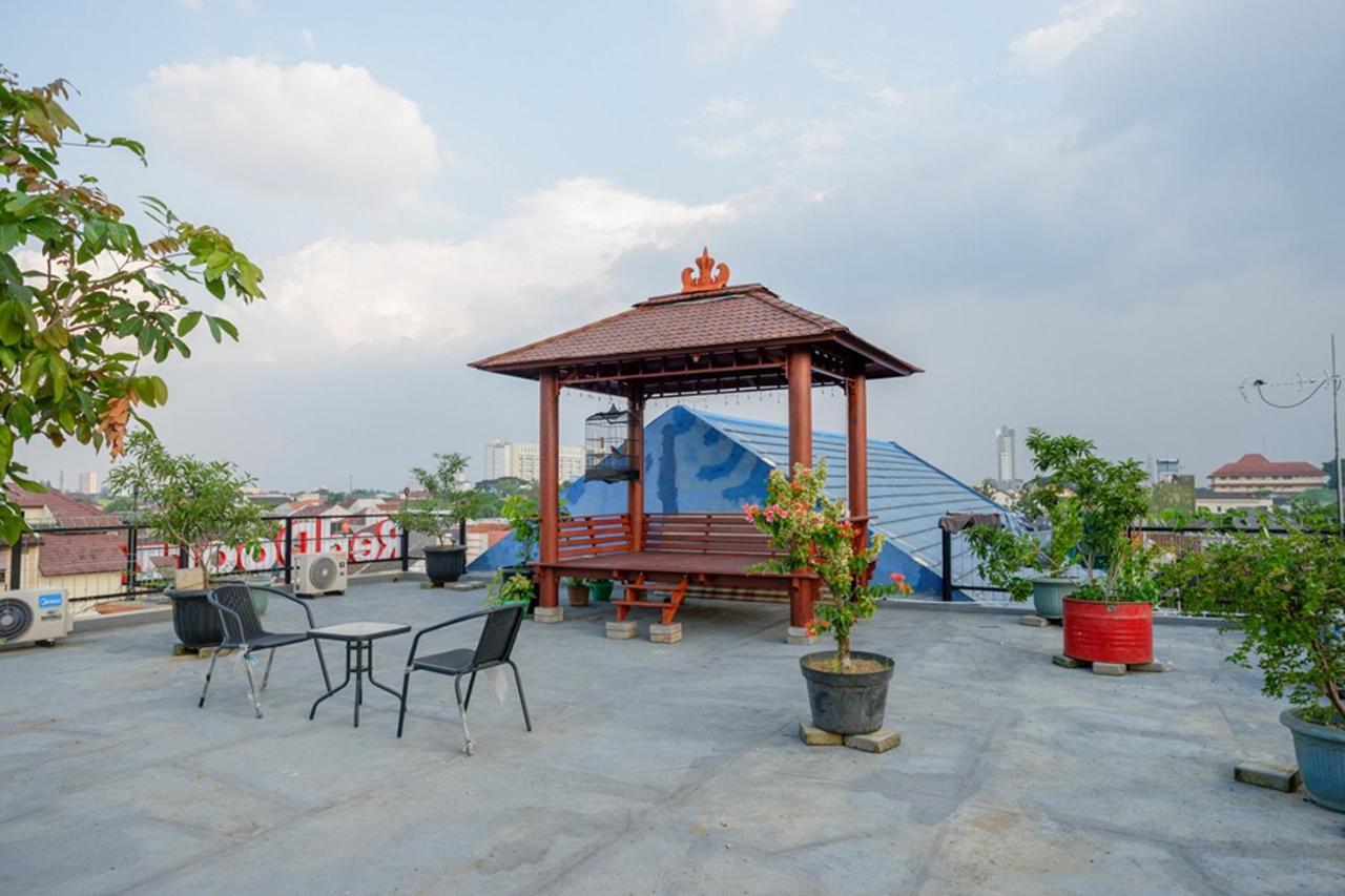 Reddoorz Near Jalan Adi Sucipto Solo Hotel Exterior foto