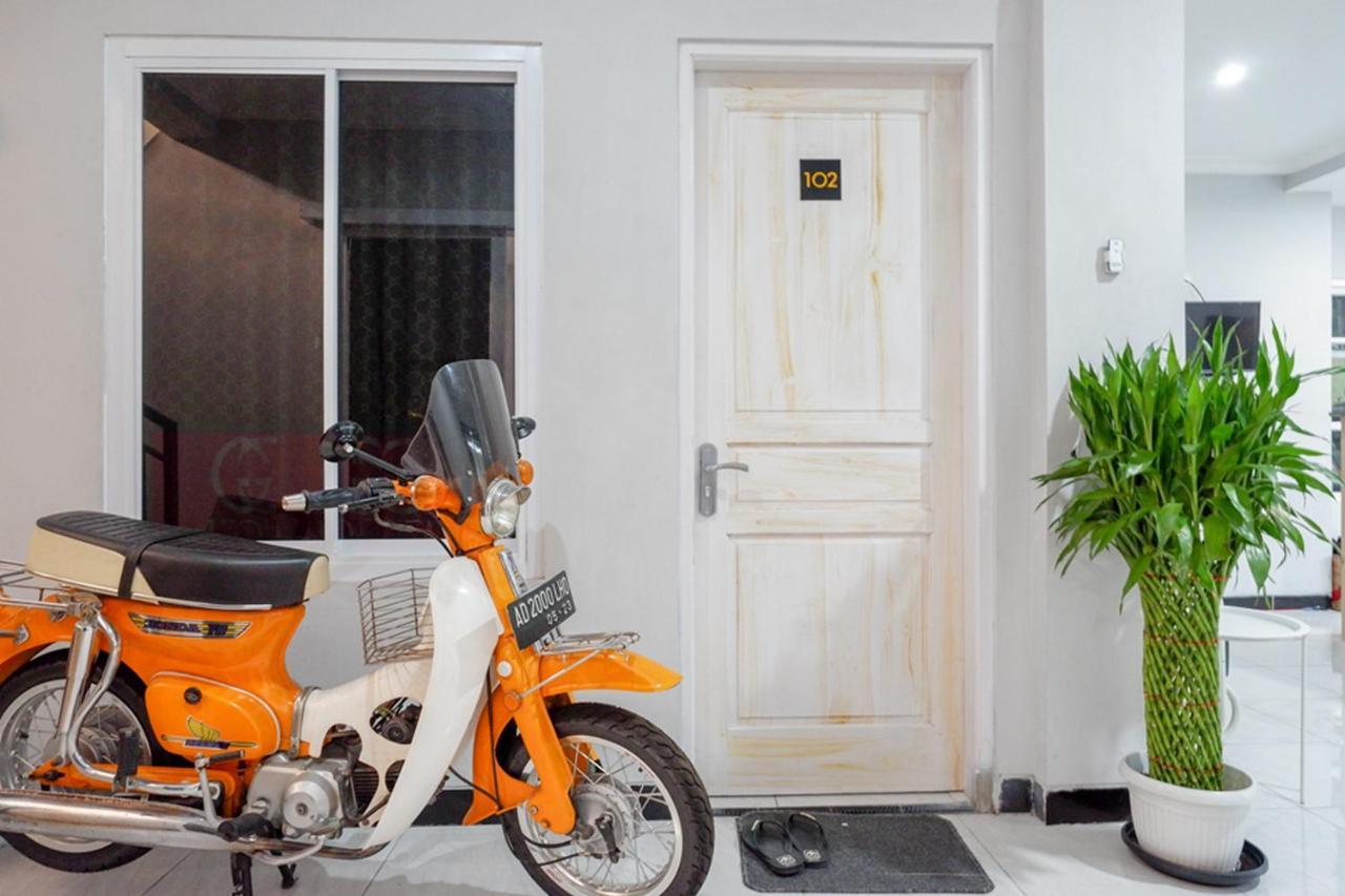 Reddoorz Near Jalan Adi Sucipto Solo Hotel Exterior foto