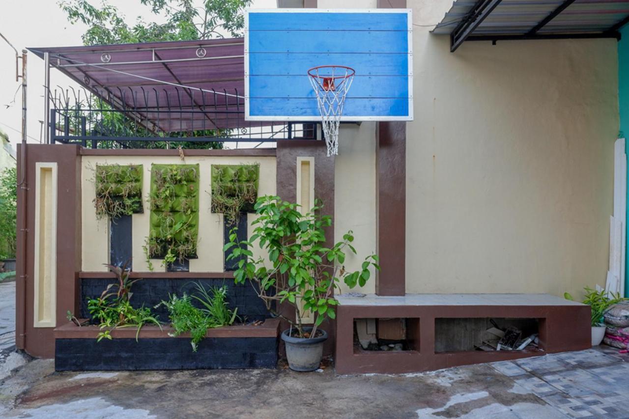 Reddoorz Near Jalan Adi Sucipto Solo Hotel Exterior foto